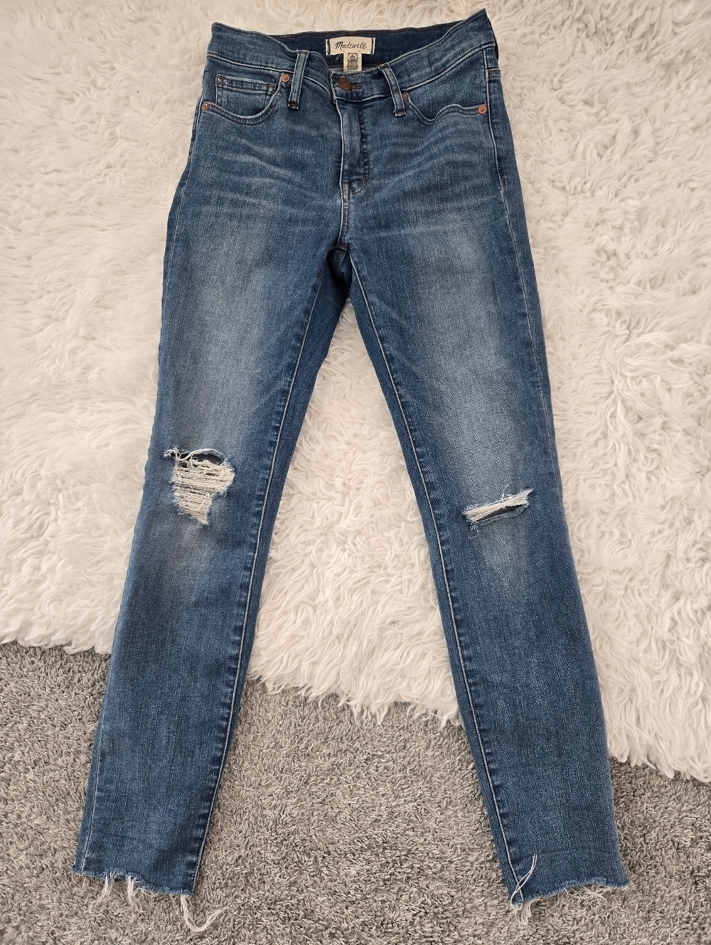 Madewell 9" mid rise skinny jeans.  Torn-Knee Edition. Size 26.